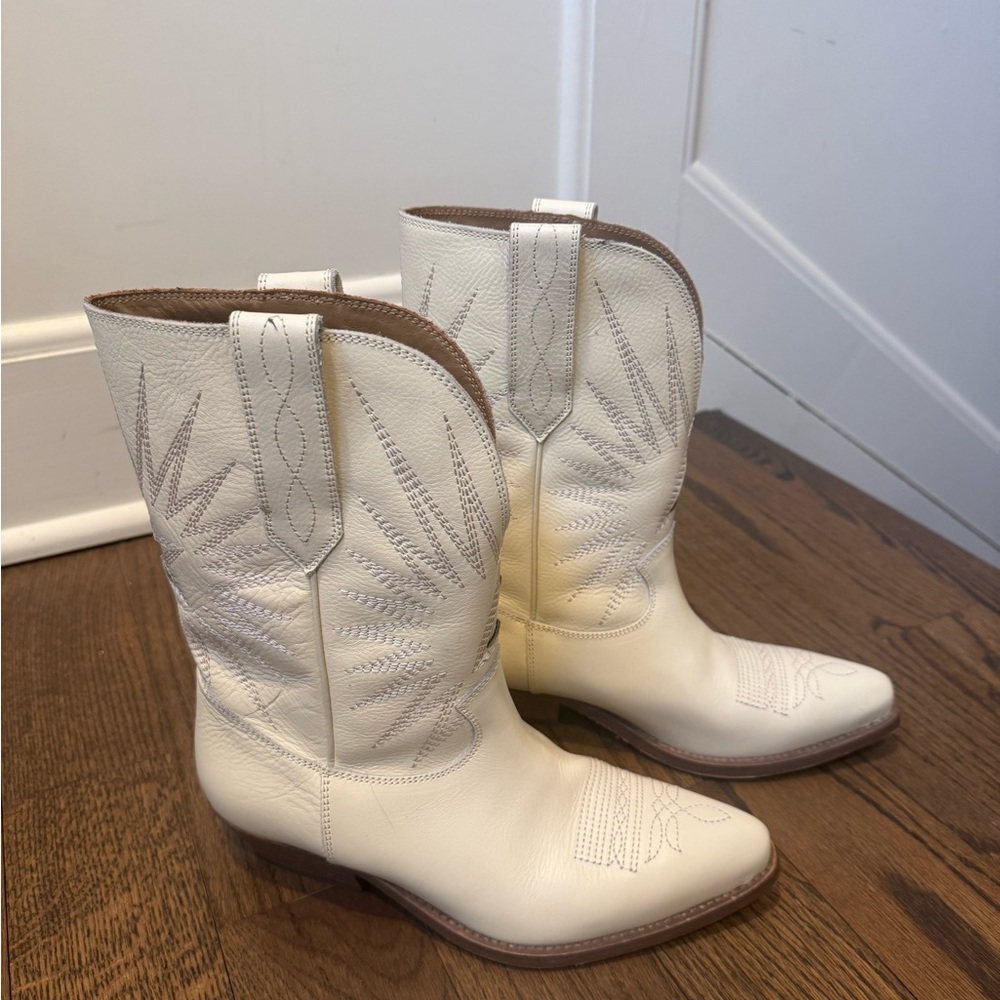 GOLDEN GOOSE - WishStar Creme Boots - Sz 37  PERFECT CONDITION!!